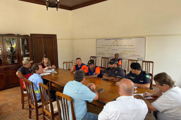 REUNIÃO NO GABINETE MUNICIPAL DISCUTE AÇÕES E PREVENÇÕES DE INCÊNDIOS