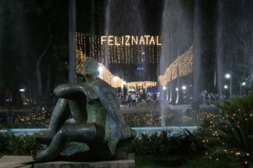 MOCOCA CELEBRA O ESPÍRITO NATALINO COM A CHEGADA DO PAPAI NOEL NA PRAÇA MARECHAL DEODORO