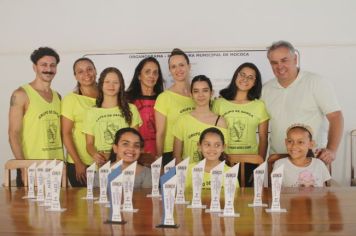 PREFEITO RECEBE GRUPO DE DANÇA DO TEATRO MUNICIPAL DE MOCOCA