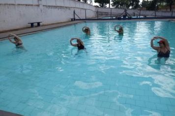 PREFEITURA OFERECE AULAS DE HIDROGINÁSTICA E NATAÇÃO NO DISTRITO DE IGARAÍ
