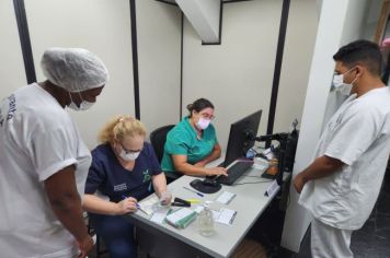 SAÚDE REALIZA CAMPANHA ESPECIAL DE VACINAÇÃO NA EMPRESA MOCOCA SA - MEDIDA GARANTE ATINGIR DIRETAMENTE PÚBLICO COM VACINAS EM ATRASO