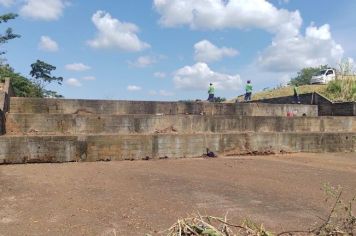 PREFEITURA REALIZA LIMPEZA E MANUTENÇÃO DAS COMPORTAS DO PISCINÃO 