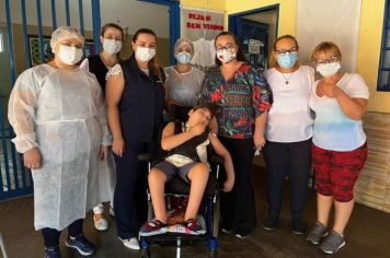 CONHEÇA A PRIMEIRA CRIANÇA A RECEBER A VACINA CONTRA A COVID EM MOCOCA