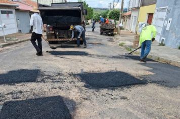 OPERAÇÃO TAPA BURACOS NO JARDIM PLANALTO VERDE
