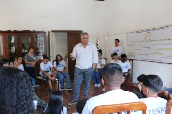 PREFEITO EDUARDO BARISON ESTABELECE DIÁLOGO CONSTRUTIVO COM ALUNOS DA ESCOLA ZENAIDE PERETO RIBEIRO ROCHA