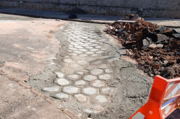 EQUIPE DA PREFEITURA REALIZA MAIS UMA MELHORIA DE SARJETA NA COHAB II