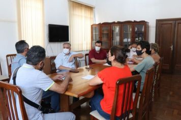 REUNIÃO ENTRE REPRESENTANTES DA PREFEITURA E COMISSÃO GESTORA DO MERCADÃO ACERTA ULTIMOS DETALHES DA OBRA