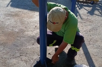  PREFEITURA REALIZA MANUTENÇÃO EM ACADEMIA AO AR LIVRE NA PRAÇA JOAQUIM CÂNDIDO RIBEIRO 