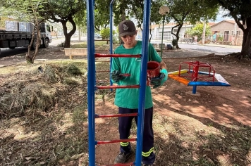 REFORMA E MANUTENÇÃO DO PLAYGROUND NA PRAÇA PEDRO BERTASSO CONCLUÍDAS