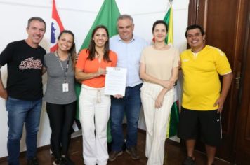 PREFEITO ASSINA CONVÊNIO COM A ESCOLA SESI PARA IMPLEMENTAÇÃO DE ACADEMIA EM FAVOR DA POPULAÇÃO DE MOCOCA