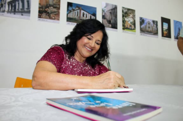 VERA LÚCIA DE BARROS LANÇA ANTOLOGIA POÉTICA “LIVRE, LEVE E SOLTA”, SUA QUARTA OBRA