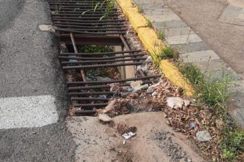 PREFEITURA REALIZA LIMPEZA EM BUEIROS DA CIDADE