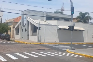 PREFEITURA REFORÇA SINALIZAÇÃO VIÁRIA EM CRUZAMENTO IMPORTANTE DA CIDADE