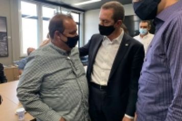  PREFEITO E VEREADORES SE REÚNEM COM SECRETÁRIO DA AGRICULTURA EM SP.