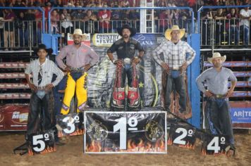 Final do Rodeio de Touros e Cavalos da Expoam premia os melhores competidores