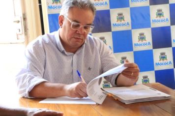 PREFEITO ASSINA BENEFÍCIO PARA PESSOAS COM DEFICIÊNCIAS