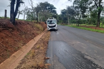 PREFEITURA REALIZA LIMPEZA DE GALERIAS DE ÁGUAS PLUVIAIS NA VICINAL DE MOCOCA A SÃO BENEDITO DAS AREIAS