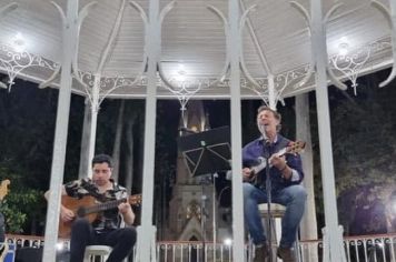 SHOW DE KIKO ZAMARIAN E ERIC FURLAN ABRILHANTA NOITE MOCOQUENSE