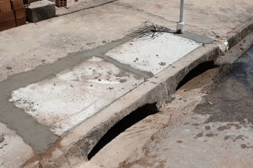  EQUIPE DA SECRETARIA DE SERVIÇOS PÚBLICOS REALIZA A MANUTENÇÃO E LIMPEZA DE GALERIAS EM DIVERSOS BAIRROS DE MOCOCA