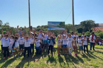 EDUCAÇÃO AMBIENTAL: PREFEITURA PROMOVE PLANTIO COM ALUNOS DA ESCOLA VERA SANDOVAL