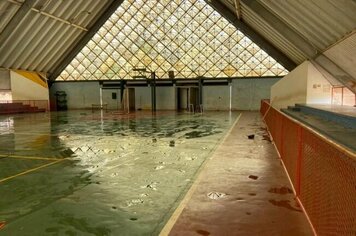 PREFEITURA MUNICIPAL DE MOCOCA REALIZA FORÇA TAREFA DE LIMPEZA NA ESCOLA CAIC.