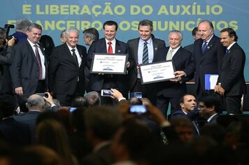 Em viagem à Brasília, prefeito de Mococa assina “Internet para Todos” e solicita recursos para o município