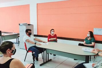 PREFEITO EDUARDO BARISON VISITA INCUBADORA DE MOCOCA