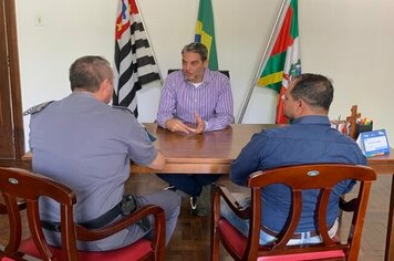 Dr. Felipe Naufel se reúne com forças de segurança para traçar estratégias no combate aos furtos no município de Mococa