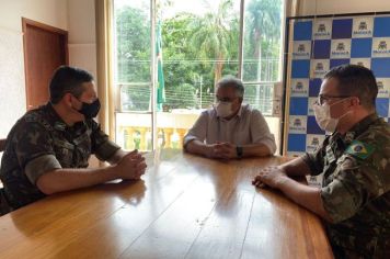 PREFEITO RECEBE NOVO COMANDANTE DO TIRO DE GUERRA