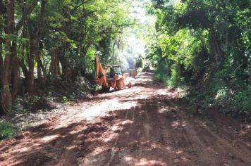 DEPARTAMENTO DE AGRICULTURA REALIZA REVITALIZAÇÃO EM ESTRADA