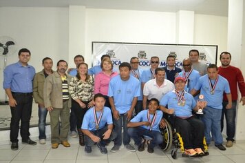 Prefeita recebe atletas paralímpicos e assina Decreto que amplia passe livre para deficientes em Mococa