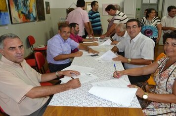 Prefeitura assina convênios com entidades do município; valor chega a R$3,9 milhões