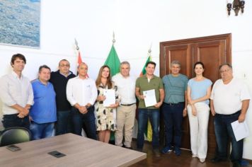 MAIS DUAS EMPRESAS ASSINAM CONTRATO PARA DOAÇÃO DE TERRENOS PÚBLICOS EM MOCOCA/SP