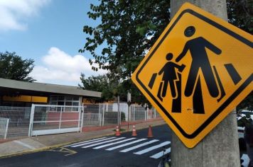 PREFEITURA REALIZA MELHORIA NAS SINALIZAÇÕES PRÓXIMAS ÀS ESCOLAS