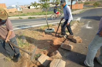 PREFEITURA DE MOCOCA REALIZA SERVIÇOS NO BAIRRO ALTOS DO VALE