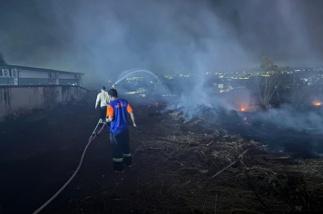 INCÊNDIO É CONTROLADO COM APOIO DAS EQUIPES DA PREFEITURA DE MOCOCA!