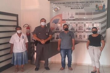 PREFEITURA REALIZA REUNIÃO PARA TRATAR DA SEGURANÇA PÚBLICA DE SÃO BENEDITO DAS AREIAS. 



O Diretor Administrativo de São Benedito das Areias Maurício Silva e a Vereadora Adriana Ruiz em parceria com o presidente da associação de moradores do distri