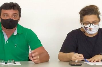 EQUIPES GESTORAS DA REDE MUNICIPAL DE ENSINO SÃO ACOLHIDAS NO DEPARTAMENTO DE EDUCAÇÃO.