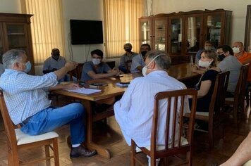 PREFEITURA DE MOCOCA REALIZA REUNIÃO COM COMISSÃO DA “VAKINHA”.