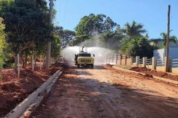 PREFEITURA MUNICIPAL RETOMA OBRAS DE PAVIMENTAÇÃO NA ESTRADA GENTIL FERREIRA DA SILVA.