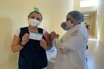 SAMU, UPA E CORPO DE BOMBEIROS DO MUNICÍPIO RECEBEM VACINA CONTRA A COVID-19