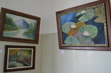 Artista plástica Rosely Grégio expõe obras no Gabinete da Prefeita