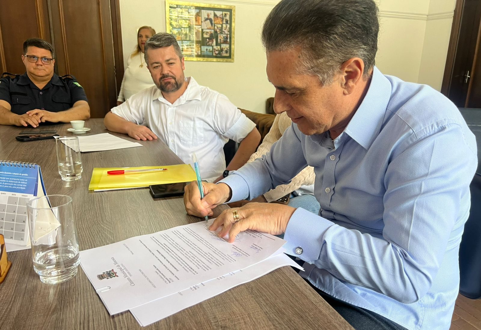  DEPUTADO ESTADUAL SEBASTIÃO DOS SANTOS VISITA GABINETE MUNICIPAL E RECEBE DEMANDAS DE MOCOCA