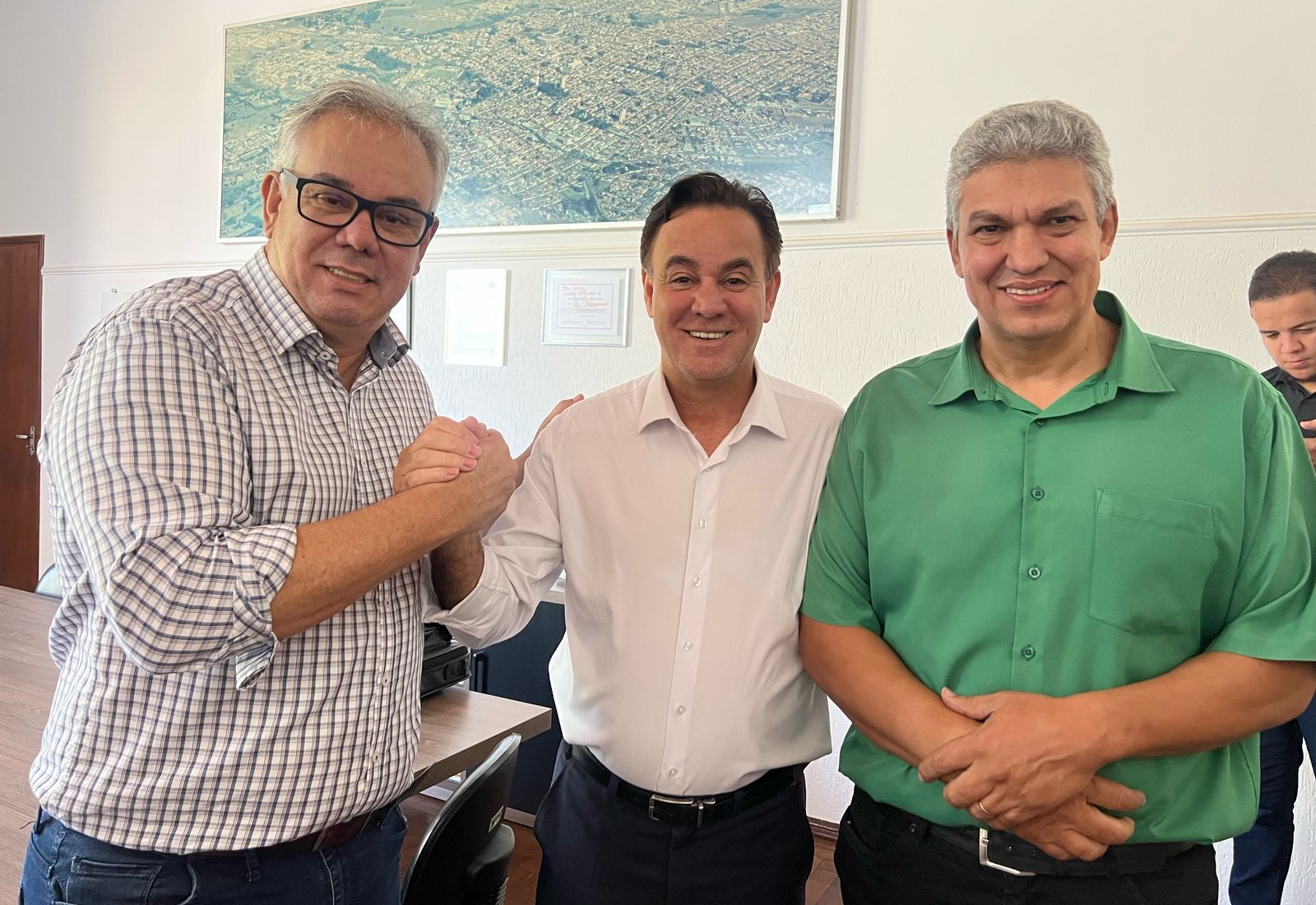 DEPUTADO FEDERAL ADILSON BARROSO VISITA MOCOCA A CONVITE DO VEREADOR PAULO MIQUELIN E ANUNCIA APOIO COM RECURSOS PARA O MUNICÍPIO