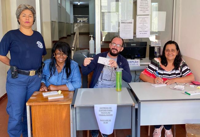 PREFEITURA DISTRIBUI CUPONS PARA A FESTA DO TRABALHADOR EM MOCOCA