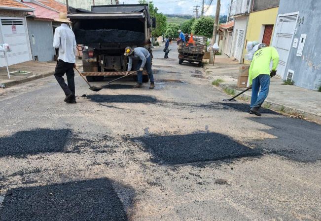OPERAÇÃO TAPA BURACOS NO JARDIM PLANALTO VERDE
