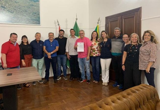 PREFEITURA MUNICIPAL DE MOCOCA ASSINA CONVÊNIO COM A SANTA CASA PARA MELHOR ATENDIMENTO A GESTANTES 