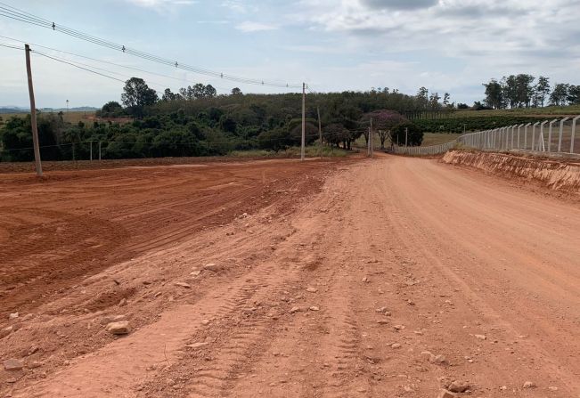 PREFEITURA MUNICIPAL  DE MOCOCA REVITALIZA A ESTRADA DE ACESSO AO CANOAS