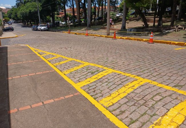 REFORÇANDO A SINALIZAÇÃO DE TRÂNSITO