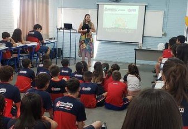 PALESTRAS NAS ESCOLAS SOBRE CONSCIENTIZAÇÃO AMBIENTAL  